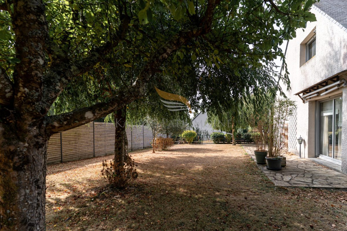 Maison à vendre Meriadec jardin 1Kairos Patrimoine